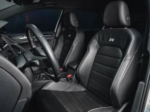 Used 2018 Volkswagen Golf R 4-Door image 40