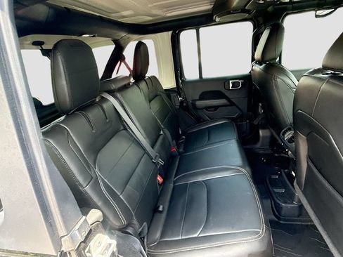 Used 2023 Jeep Wrangler Unlimited Sahara w/ Cold Weather Group AWD/4WD image 31
