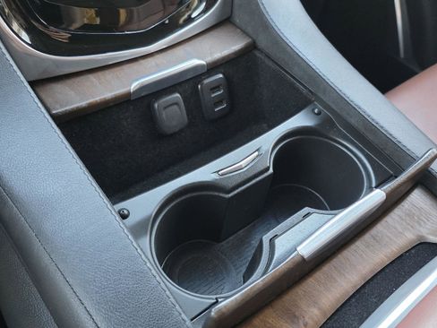 Used 2019 Cadillac Escalade Premium Luxury image 18