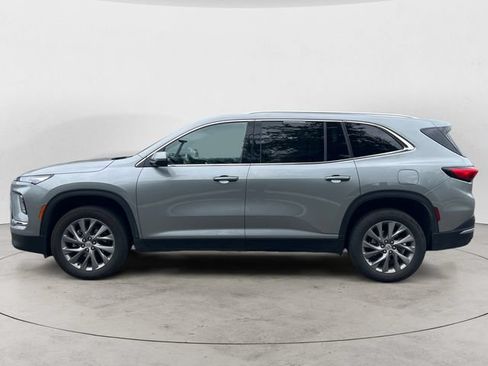 Used 2025 Buick Enclave Preferred AWD/4WD image 8