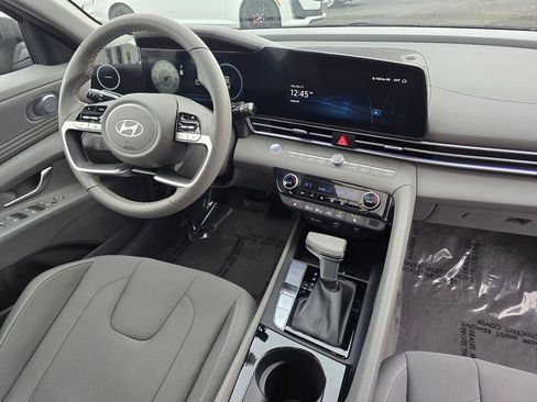 Used 2024 Hyundai Elantra SEL w/ Convenience Package image 13