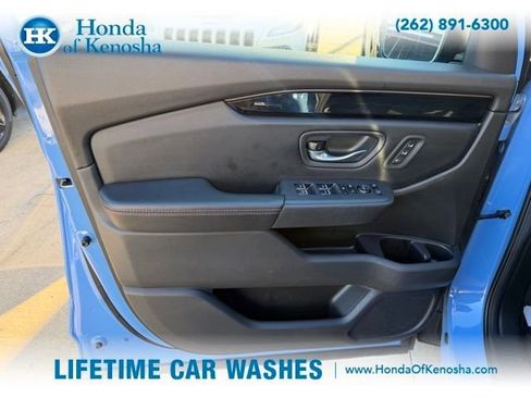 Used 2025 Honda Pilot TrailSport image 7
