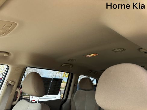 Used 2012 Kia Sedona LX image 25