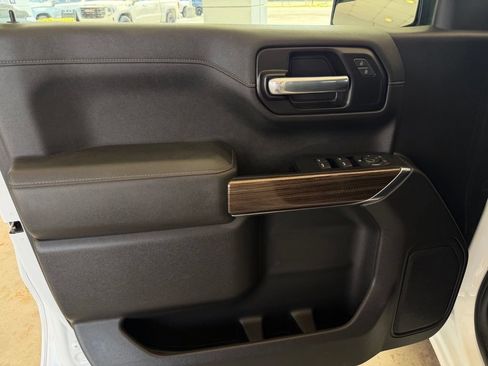 Used 2021 Chevrolet Silverado 1500 LT RWD image 11