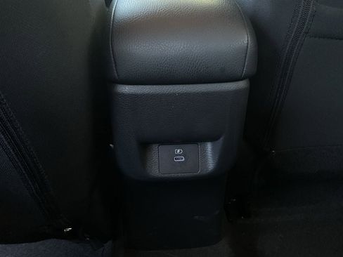 Used 2025 Nissan Versa SV FWD image 11