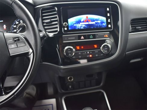 Used 2019 Mitsubishi Outlander SE image 10