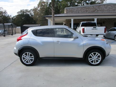Used 2011 Nissan Juke S image 8