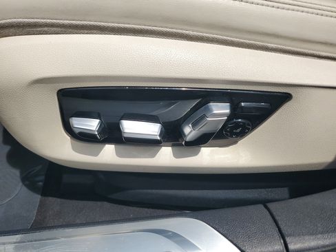 Used 2022 BMW 740i w/ Premium Package RWD image 13