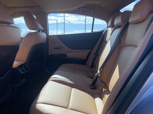 Used 2022 Lexus ES 350 w/ Premium Package image 32