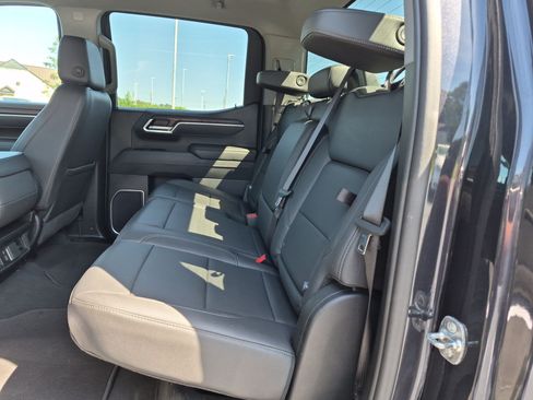 Used 2025 GMC Sierra 1500 SLT AWD/4WD image 30