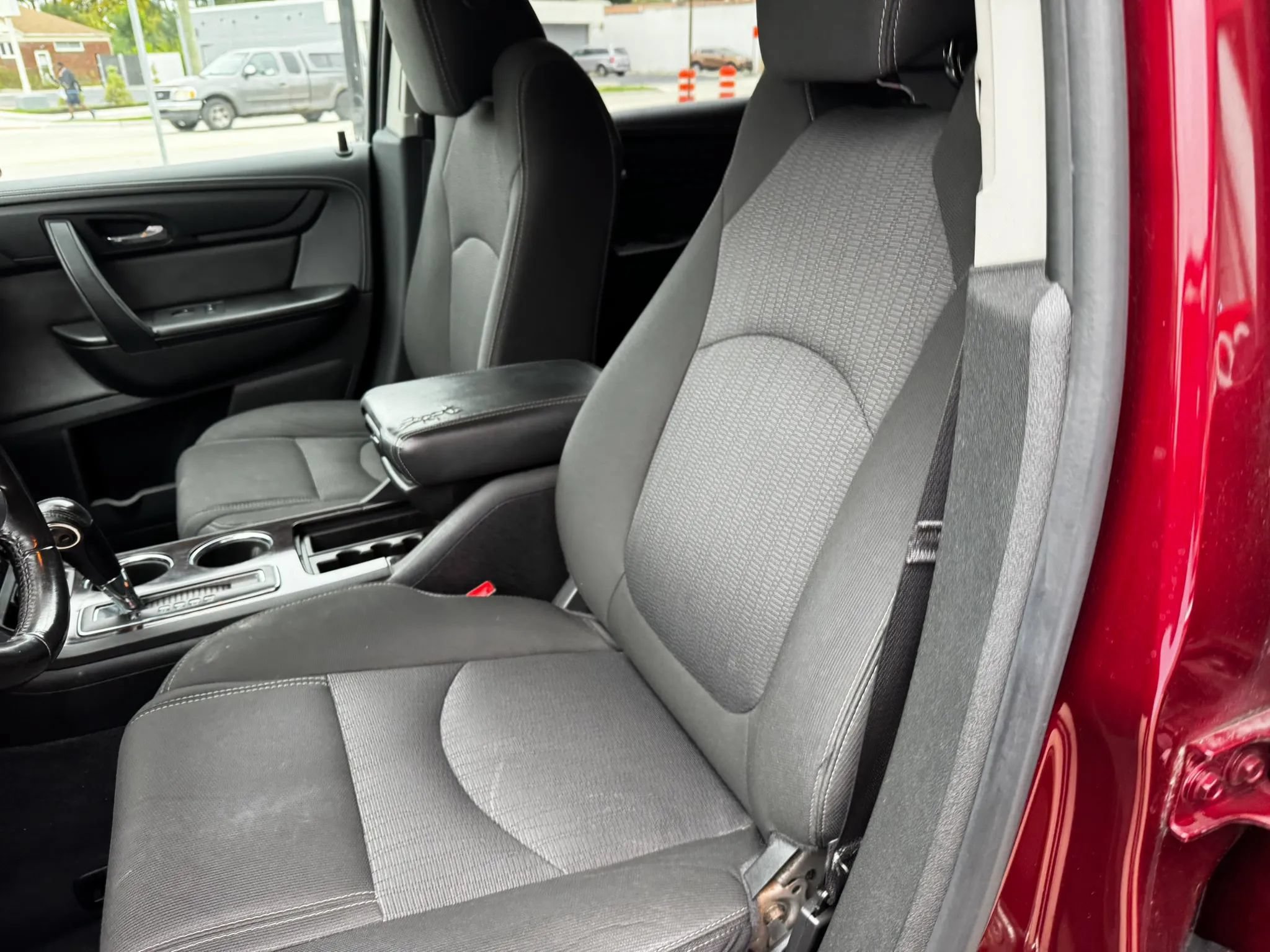 Used 2017 Chevrolet Traverse LT w/ Style and Technology Package FWD image 9