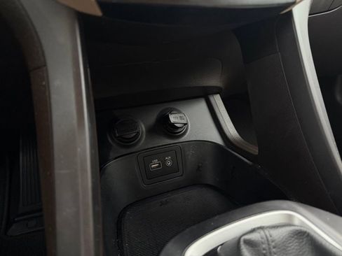 Used 2018 Hyundai Santa Fe Sport w/ 2.4L Value Package 02 FWD image 19