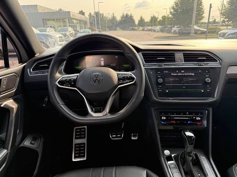 Used 2024 Volkswagen Tiguan SE R-Line AWD/4WD image 6
