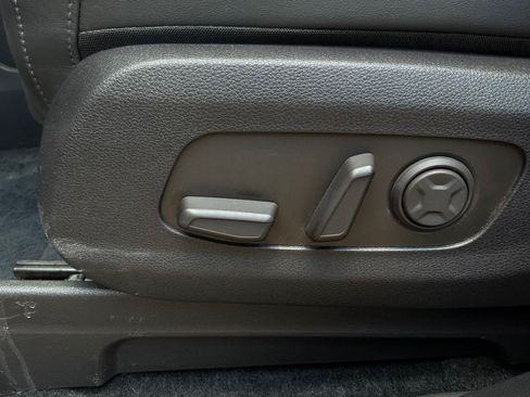 Used 2026 Kia Carnival FWD image 11