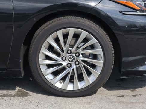 Used 2019 Lexus ES 350 Ultra Luxury w/ Accessory Package 2 image 11