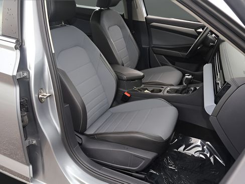 Certified 2025 Volkswagen Jetta SE FWD image 19
