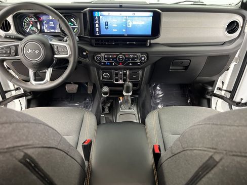 Used 2024 Jeep Wrangler Unlimited Sahara AWD/4WD image 39