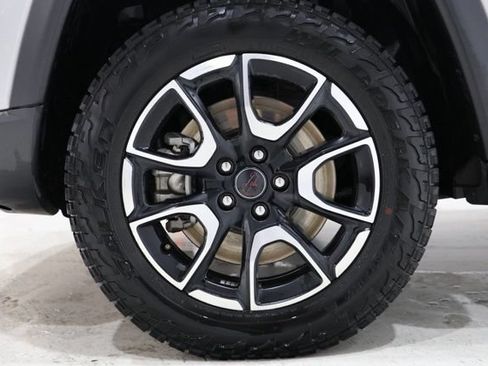 Used 2025 Jeep Compass Trailhawk AWD/4WD image 11