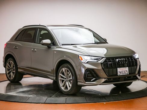 Certified 2025 Audi Q3 2.0T Premium w/ Convenience Package AWD/4WD image 6