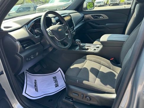 Used 2023 Chevrolet Traverse LT FWD image 14