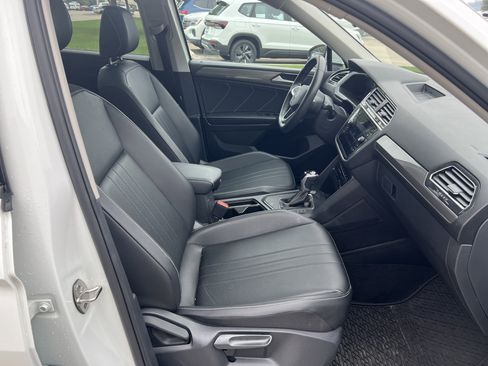 Certified 2023 Volkswagen Tiguan SE FWD image 28