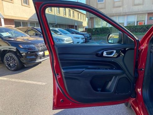 Certified 2022 Jeep Compass Limited image 24