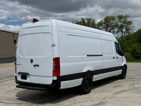 Used 2021 Mercedes-Benz Sprinter 2500 image 5