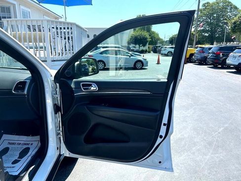 Used 2019 Jeep Grand Cherokee Limited image 25