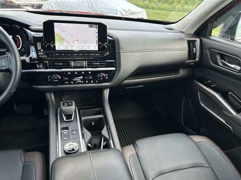 Used 2025 Nissan Pathfinder Platinum w/ Cargo Package AWD/4WD image 23