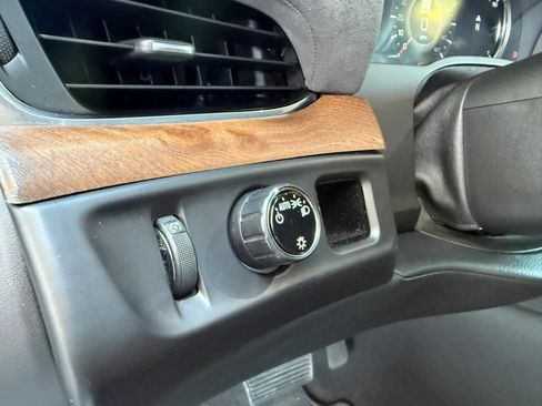Used 2019 Cadillac Escalade ESV Luxury RWD image 39