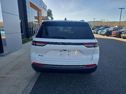 New 2026 Jeep Grand Cherokee Altitude AWD/4WD image 5