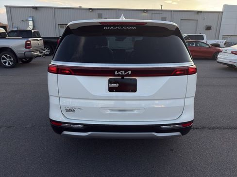 Certified 2024 Kia Carnival EX image 7