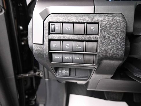 Used 2025 Toyota Tacoma TRD Off-Road AWD/4WD image 11