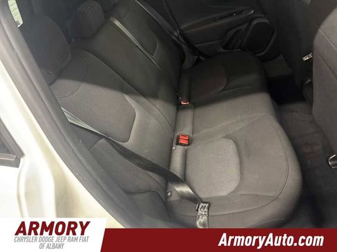 Used 2023 Jeep Renegade Latitude image 28