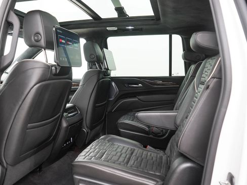 Used 2023 Cadillac Escalade ESV Sport Platinum w/ LPO, ONYX Package AWD/4WD image 16