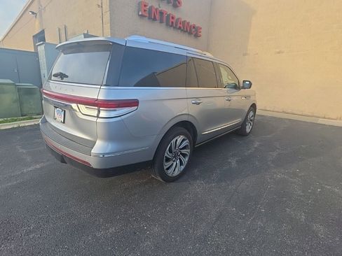 Used 2023 Lincoln Navigator Reserve AWD/4WD image 4