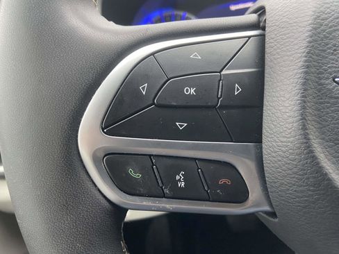 Used 2024 Chrysler Pacifica Touring-L image 22