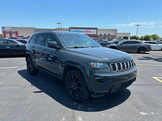 Used 2018 Jeep Grand Cherokee Altitude AWD/4WD video 1