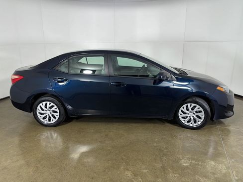 Used 2018 Toyota Corolla LE FWD image 8