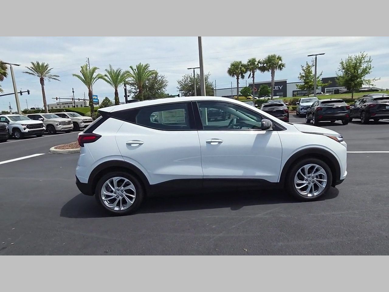 New 2027 Chevrolet Bolt LT w/ Comfort Package FWD image 17