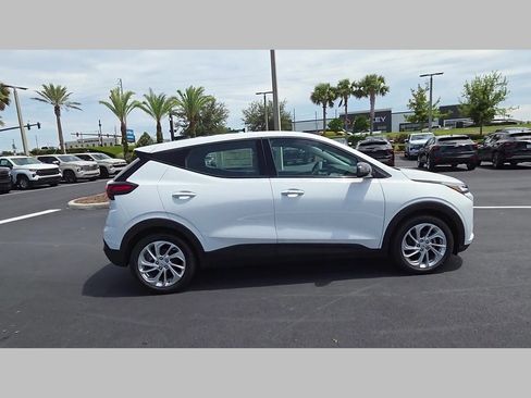 New 2027 Chevrolet Bolt LT w/ Comfort Package FWD image 17