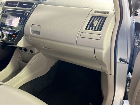 Used 2015 Toyota Prius V Five image 35