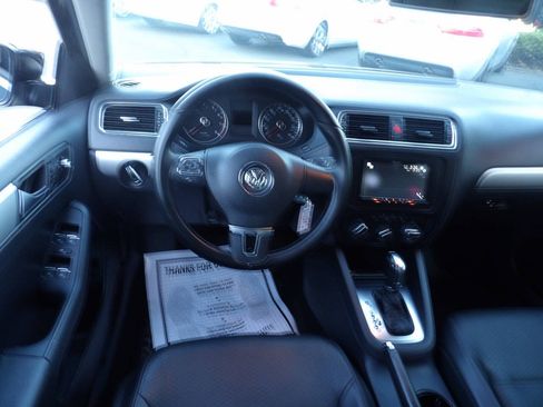 Used 2013 Volkswagen Jetta SE FWD image 5