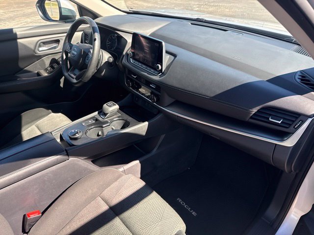 Used 2025 Nissan Rogue SV AWD/4WD image 15