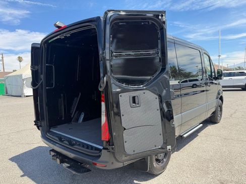 Used 2022 Mercedes-Benz Sprinter 2500 image 21