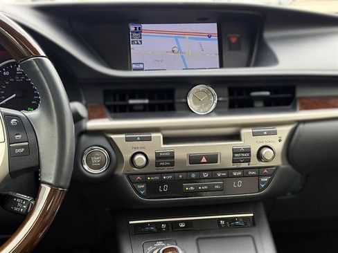 Used 2013 Lexus ES 350 w/ Luxury Pkg FWD image 11