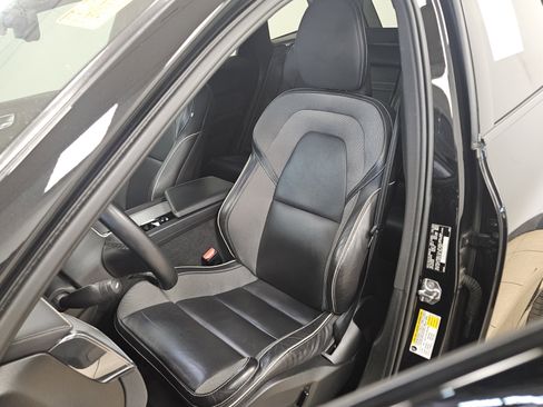 Used 2022 Volvo XC60 B5 R-Design w/ Advanced Package image 40