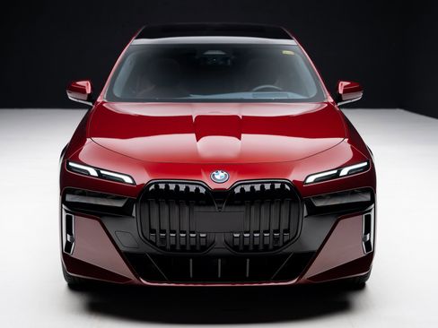 Used 2023 BMW i7 xDrive60 w/ Parking Assistance Package image 6