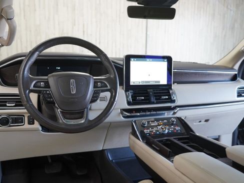 Used 2018 Lincoln Navigator Reserve w/ Technology Package image 11