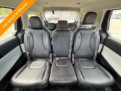 Used 2022 Kia Carnival EX FWD image 15